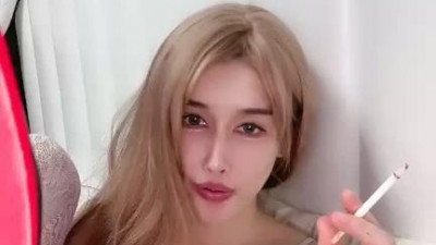 레드걸[동양야동] 꽃팔 타투 금발 미녀!젖가슴도 예쁘고 다리도 예쁘고 몸매도 좋아요!털 없이 깨끗한 구멍, 블랙 스틸레토 힐, 다리를 들어 포즈를 취하는 섹시한 유혹
