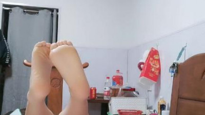 레드걸[동양야동] 홈판 섹시 길고양이 얼굴 공개방송 늑대친구와 장난치며 게임하기, 섹시하고 몸매완성, 엉덩이 내밀고 풀 찾기, 쪼개서 클로즈업 보기