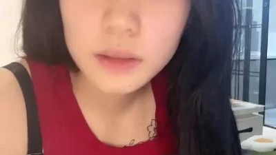 레드걸[동양야동] 최고급 미녀 아가씨, 한 쌍의 아름다운 젖가슴이 크고 곧습니다, 자, 큰 이모, 소로소혈이 아주 핑크빛입니다, 쪼개서 보여 드리겠습니다.