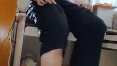 레드걸[동양야동] 이목구비가 또렷한 00년생 여동생은 담담하게 발가벗기❤️옥족 롱다리 풋볼 마니아라면 꼭!요즘 어린 여동생은 정말 놀 줄 알고, 미소녀가 옥족한 비주얼을 즐깁니다.