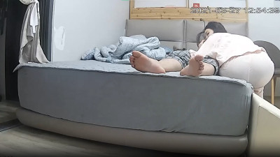 단독 영상! 해킹된 한국 가정용 IP카메라- 두 커플이 3번 섹스를 함. 곱슬머리 남자가 밤에 아름다운 아내와 섹스하고 정오에는 아내가 자기 --를 먹게 한다 [레드걸 한국야동,최신야동,무료야동]
