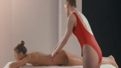 레드걸[서양야동] 고퀄리티 여군대전 시리즈 10부-날씬 더블 푸쉬 오일 마사지 후 BB를 핥아주고 소품 JJ로 빼주기-매우 유혹 1080P 고화질